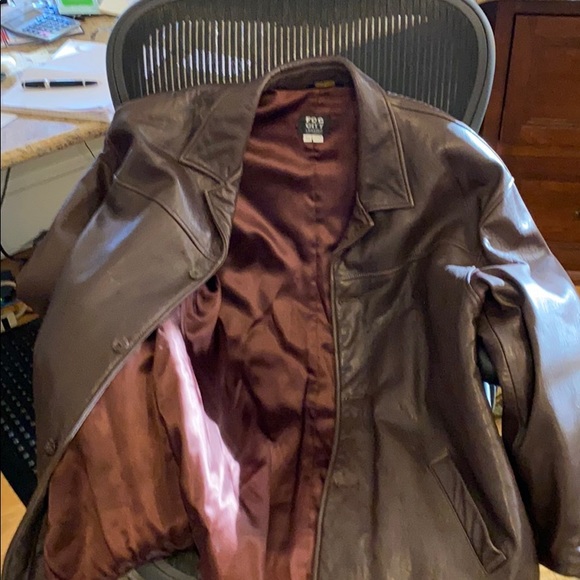 Brown leather jacket - Picture 3 of 4